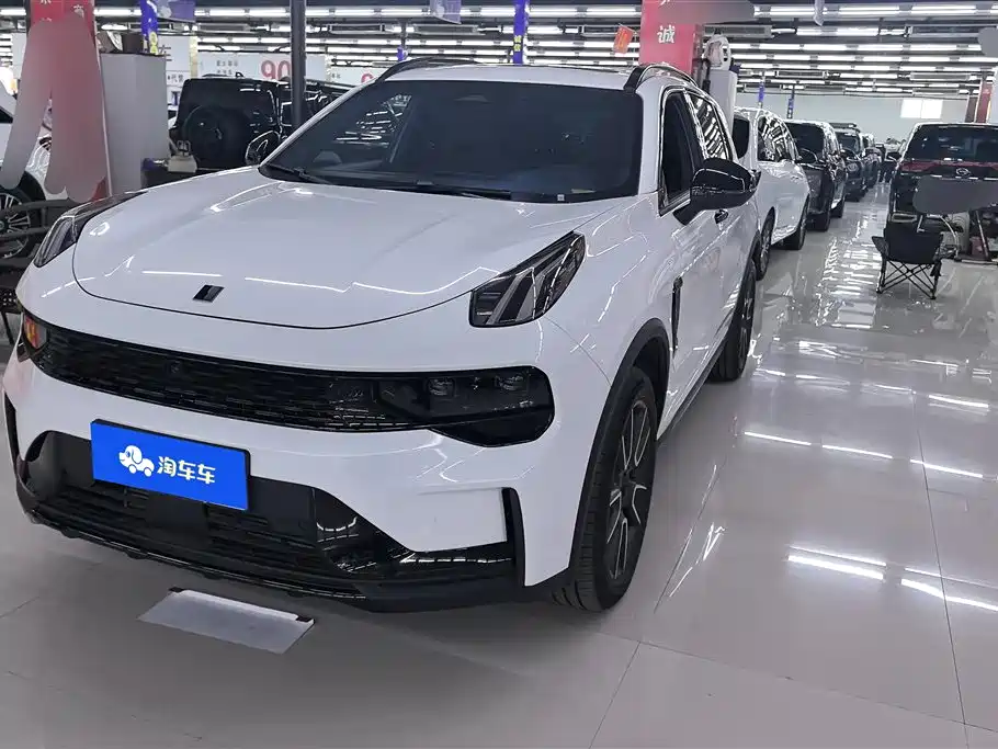 Купить Lynk & Co 01