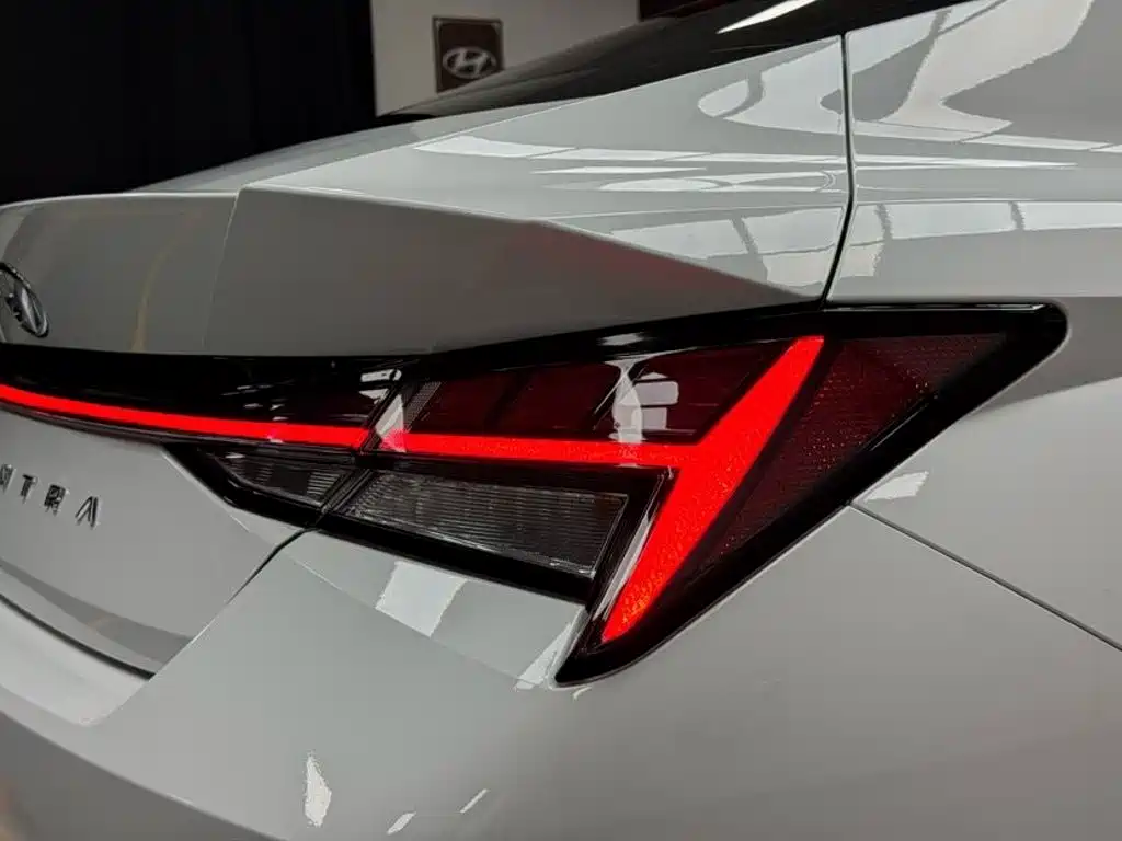 Hyundai Elantra — миниатюра 20