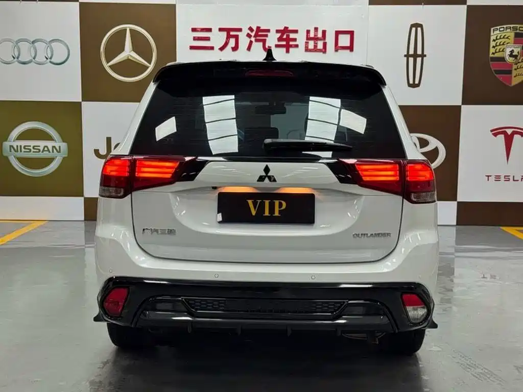 Mitsubishi Outlander — миниатюра 5