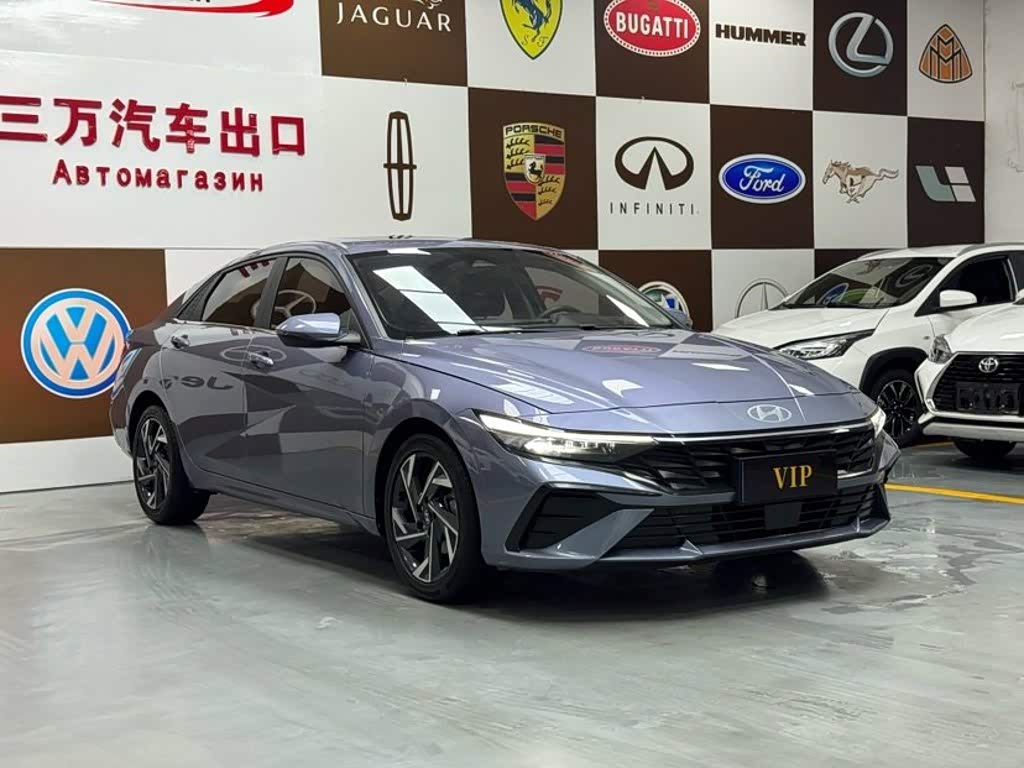 Hyundai Elantra 1.5 л 2023 г. Голубой, пробег 19000 км