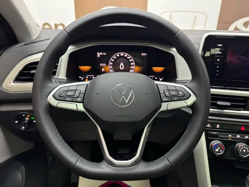 Volkswagen T-Roc — миниатюра 11