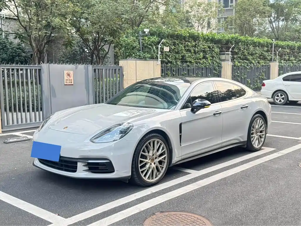 PORSCHE PANAMERA