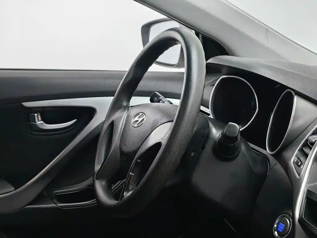 Hyundai Elantra Langdong — миниатюра 22