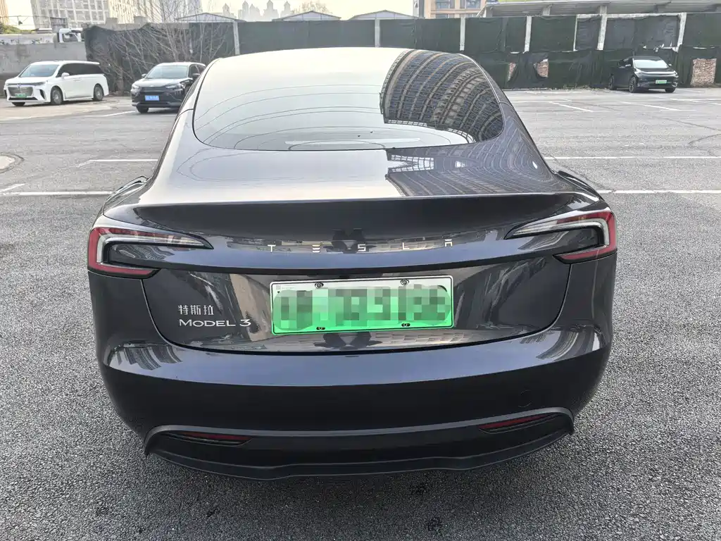 Tesla Model 3 — миниатюра 8