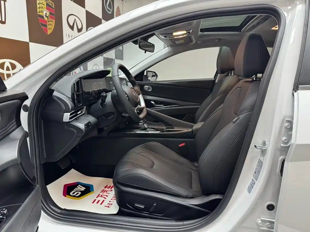 Hyundai Elantra — миниатюра 7