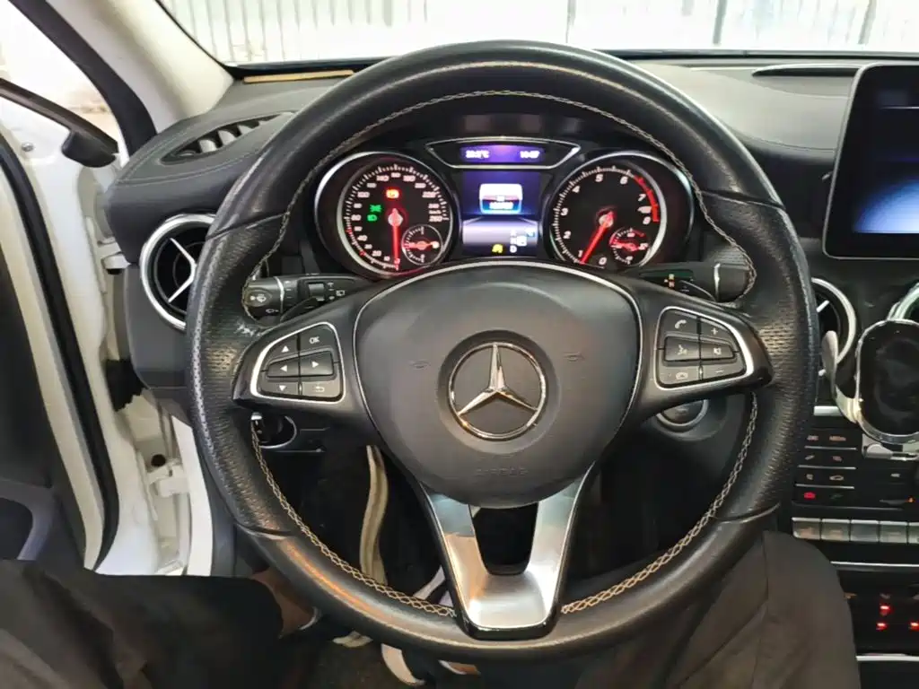 Mercedes-Benz GLA — миниатюра 11