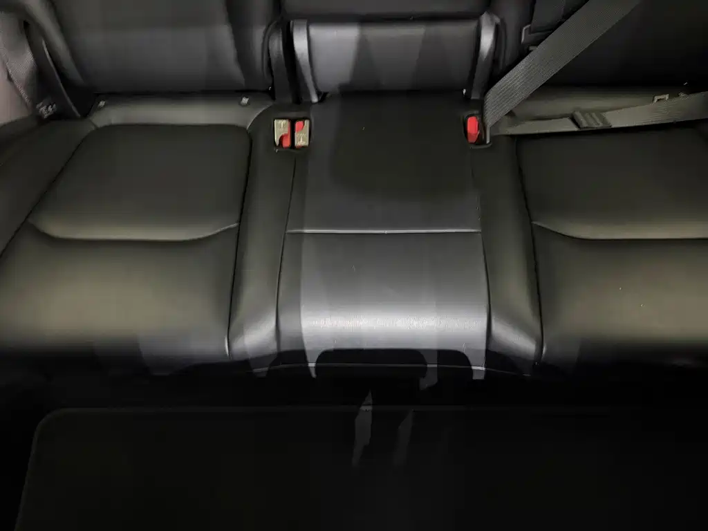 Tesla Model Y — миниатюра 10