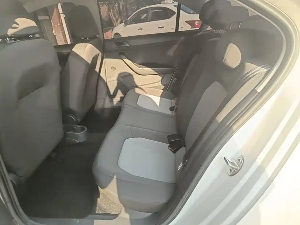 Skoda Rapid — миниатюра 17