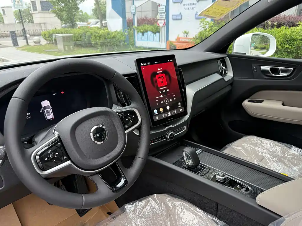 Volvo XC60 2026 B5 Luxury