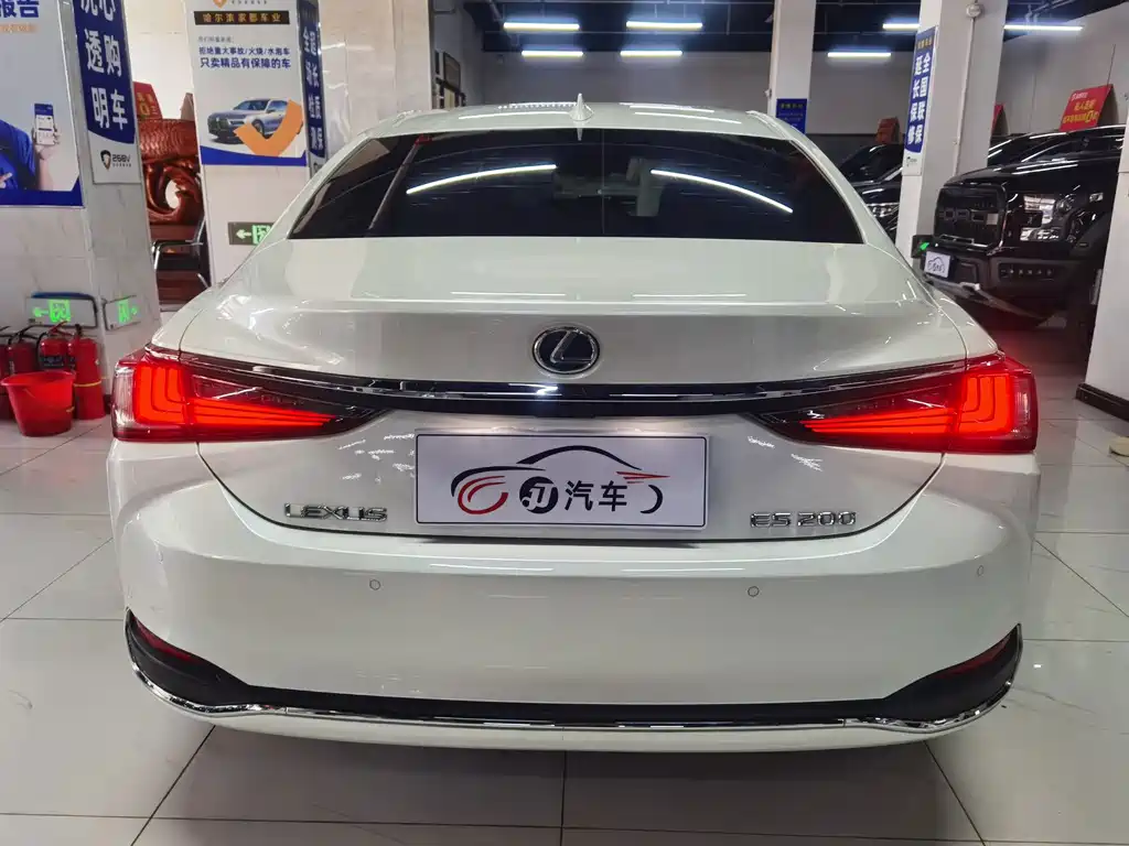Lexus ES — миниатюра 4