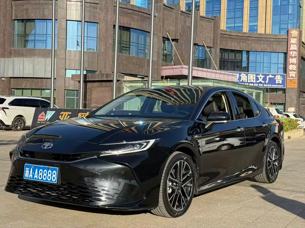 Toyota Camry — миниатюра 3