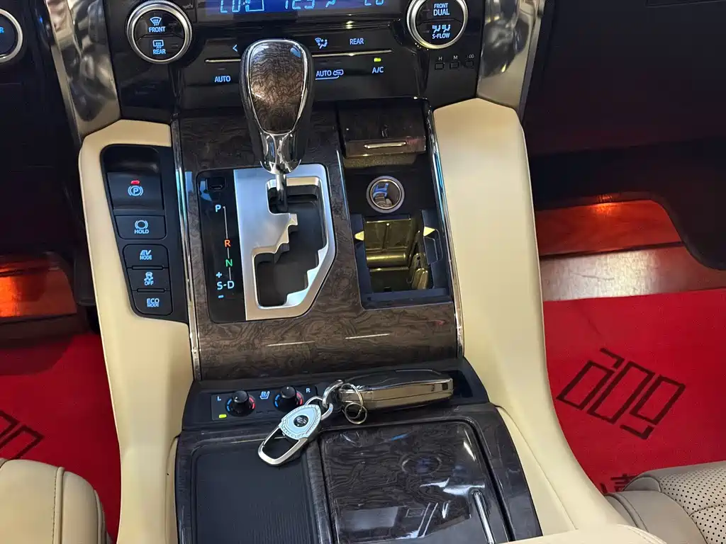 Toyota Vellfire — миниатюра 24