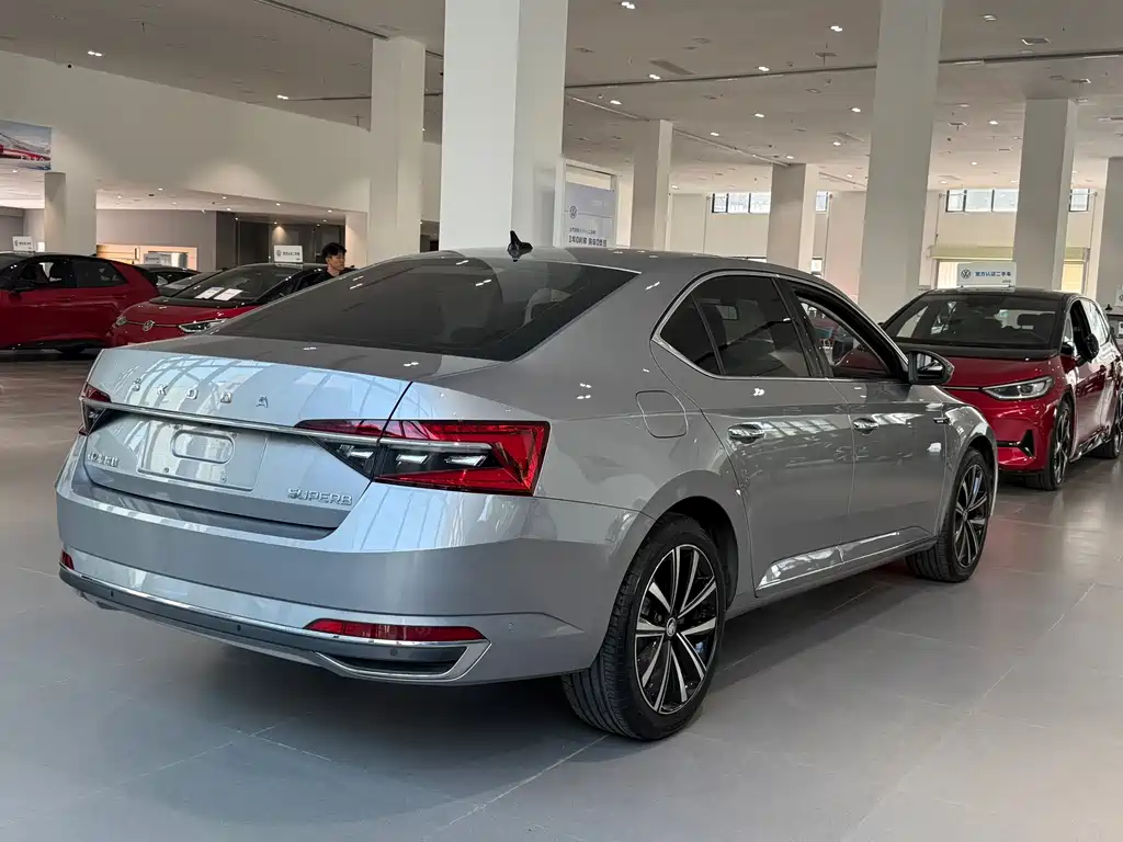 Skoda Superb — миниатюра 9