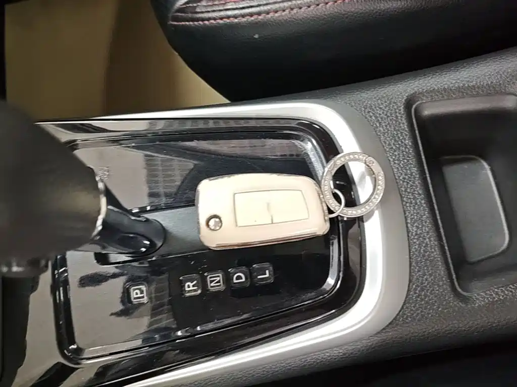 Nissan Tiida — миниатюра 9
