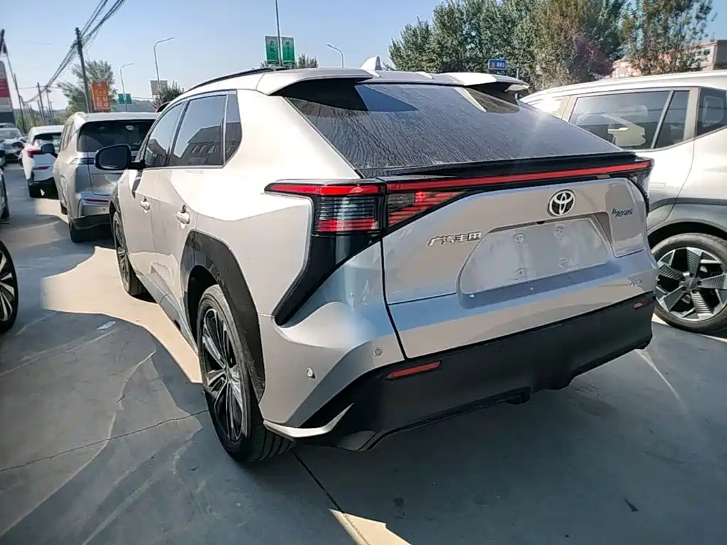 Toyota bZ4X — миниатюра 5