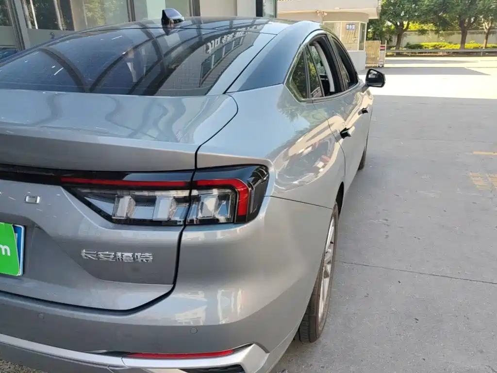Ford Mondeo — миниатюра 8