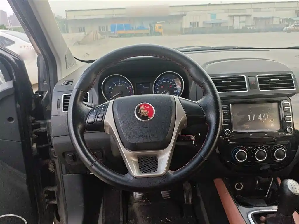 Dongfeng X5 2015 1.6L MT Premium