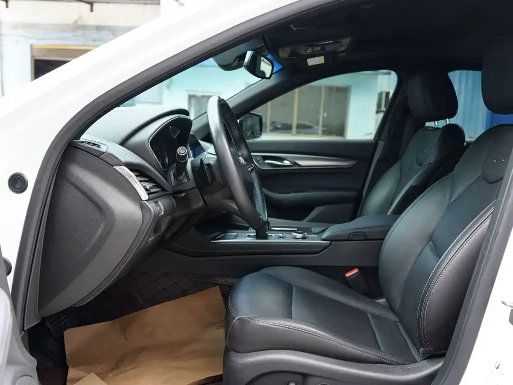 Cadillac CT5 — миниатюра 6