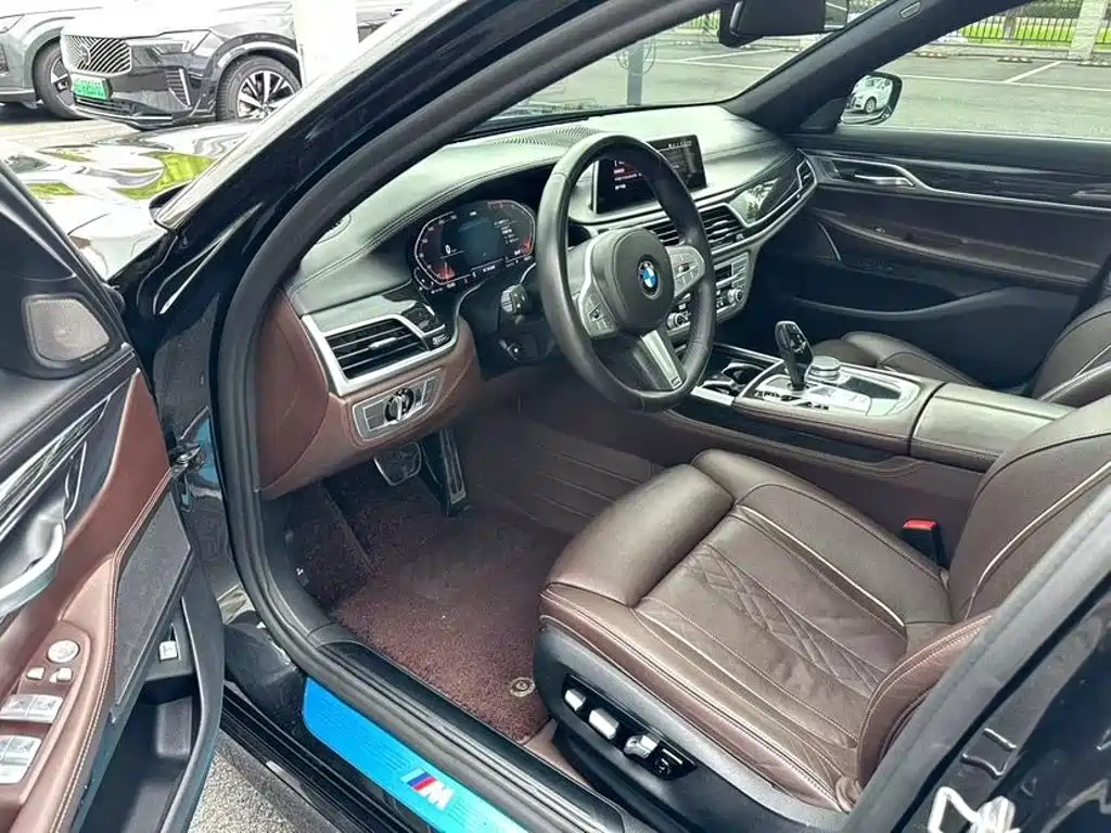 BMW 7 Series — миниатюра 4