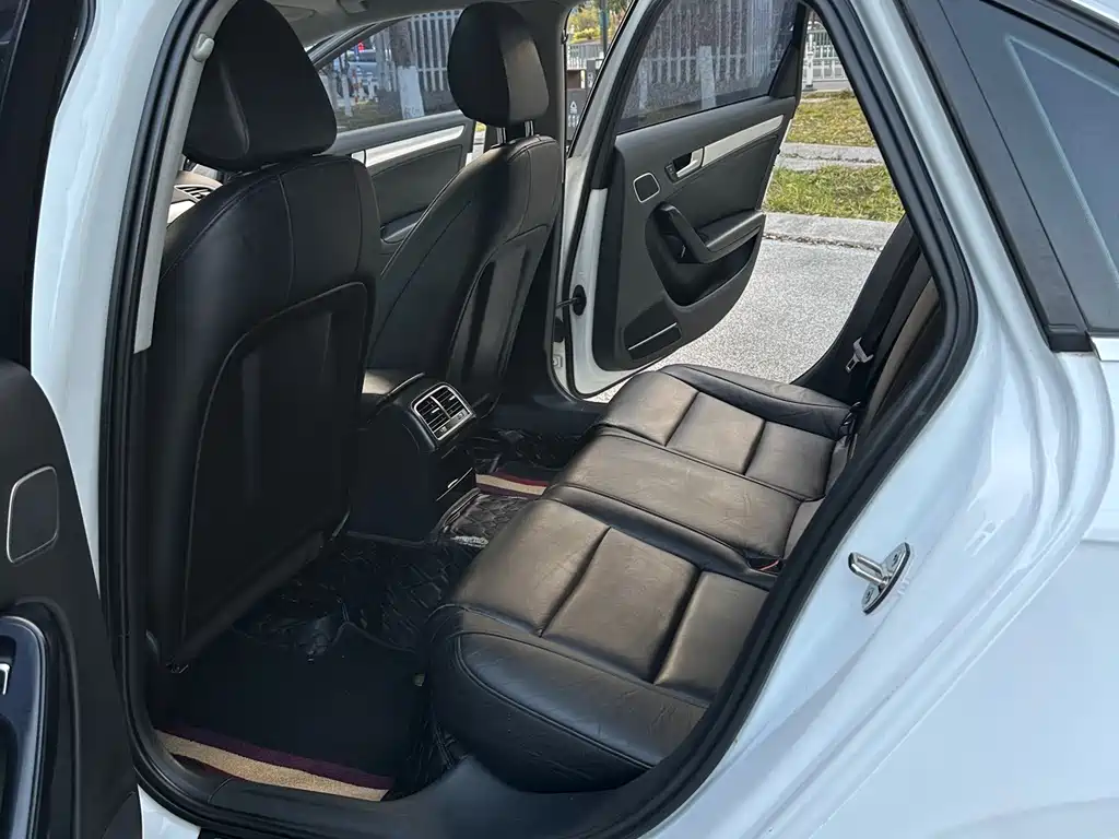 Audi A4L — миниатюра 10