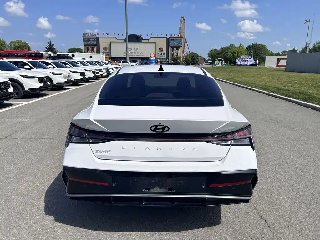 Hyundai Elantra — миниатюра 12