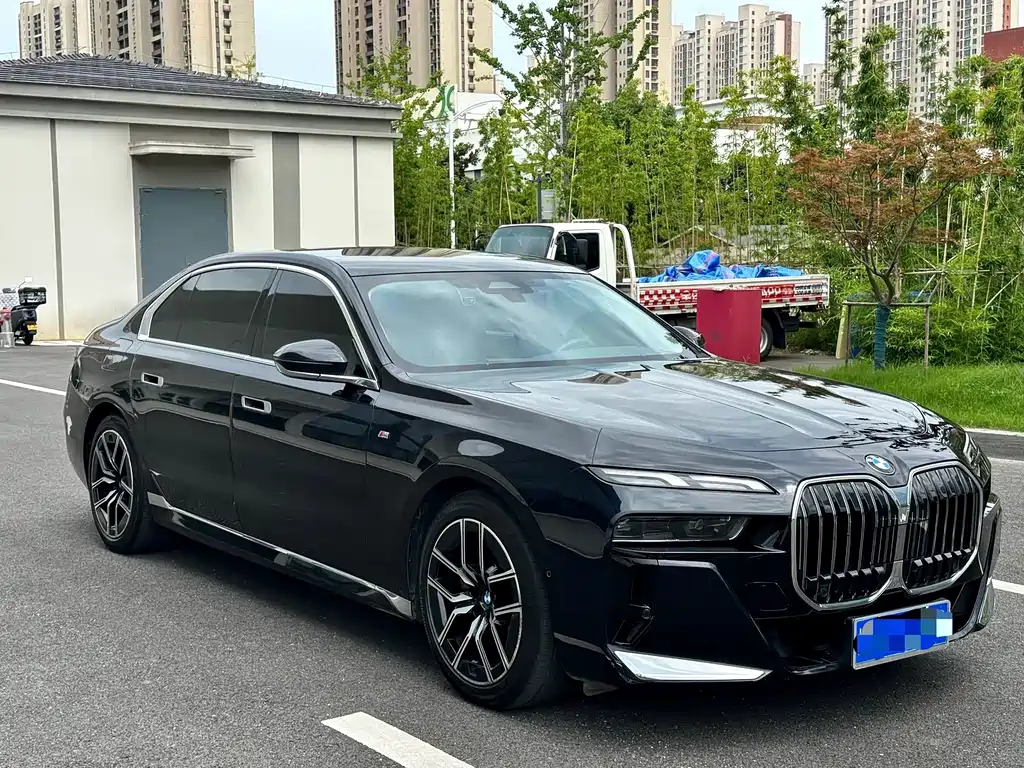 BMW 7 Series — миниатюра 3