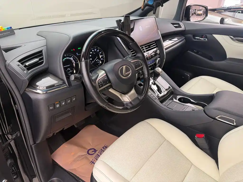 Lexus LM 300h 7-seat Elegant Elegant Edition, фото 4