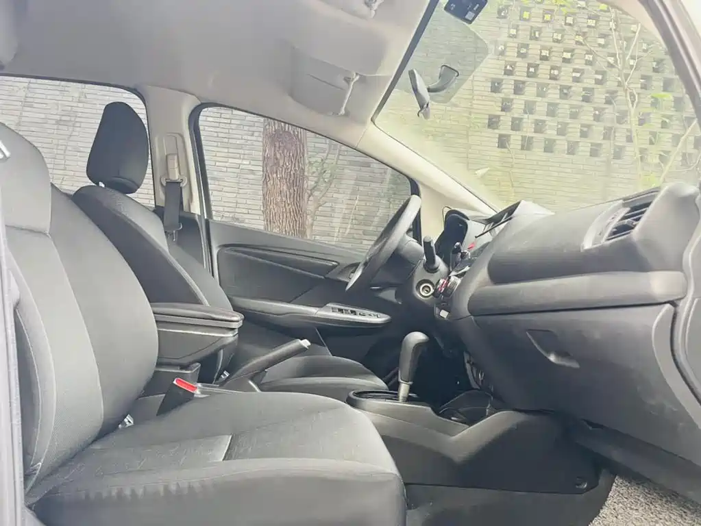 Honda Fit — миниатюра 8