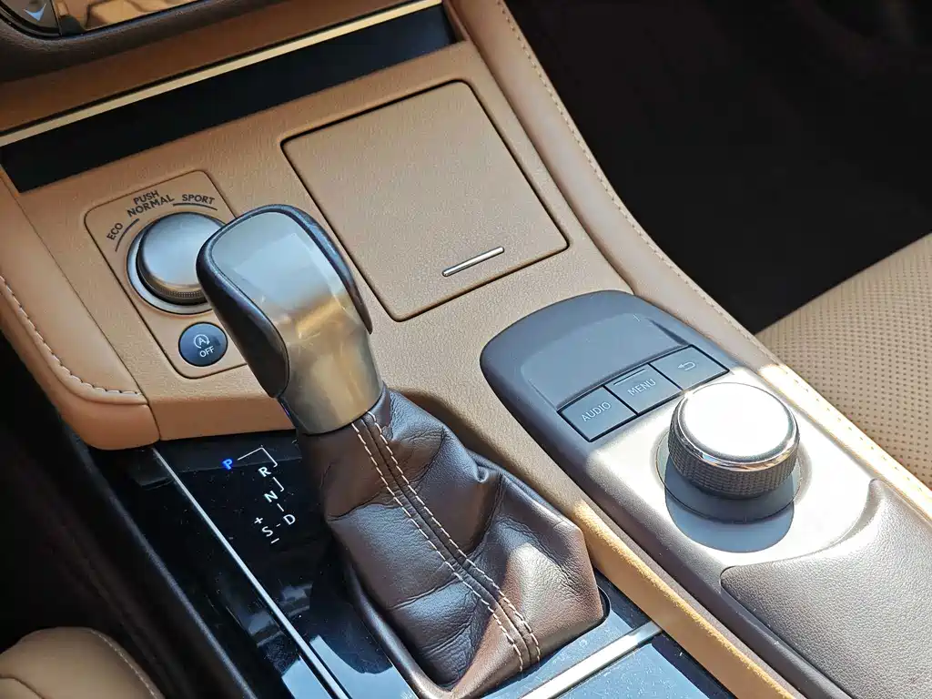 Lexus ES — миниатюра 7