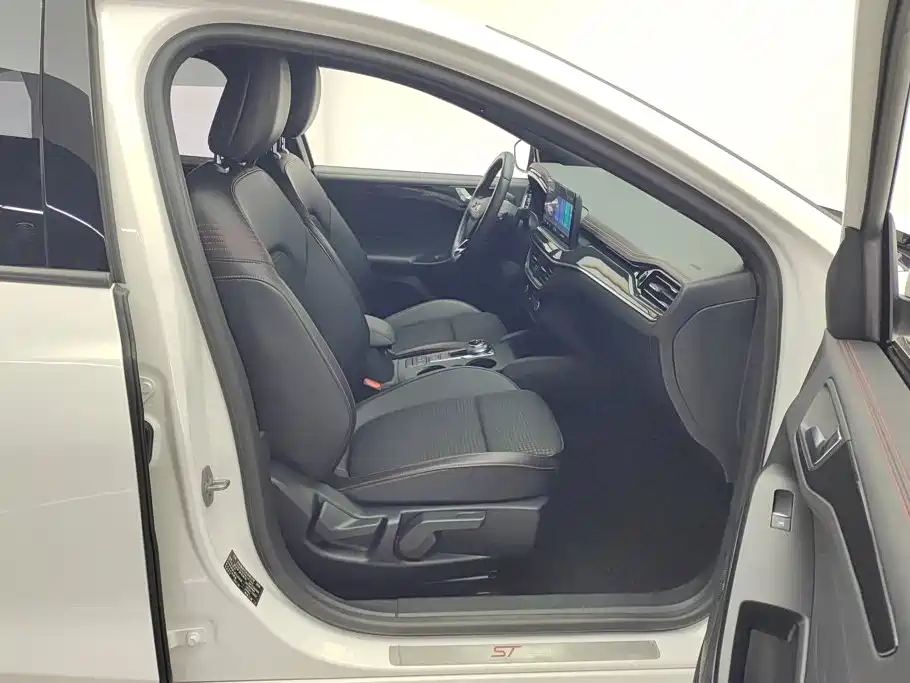Ford Focus — миниатюра 8