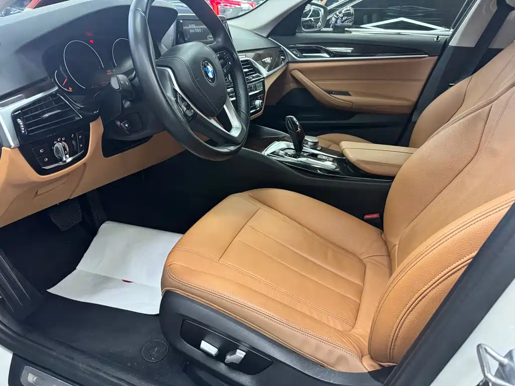 BMW 5 Series — миниатюра 4