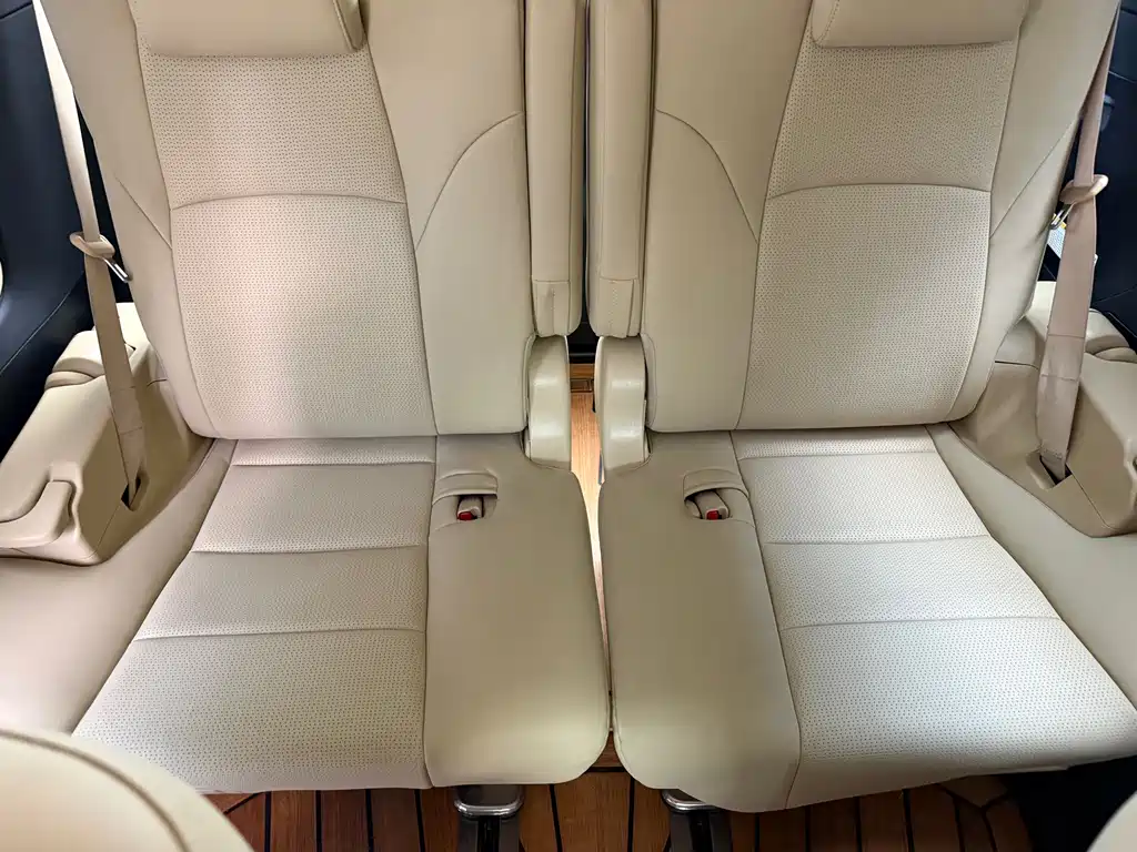 Toyota Alphard — миниатюра 10