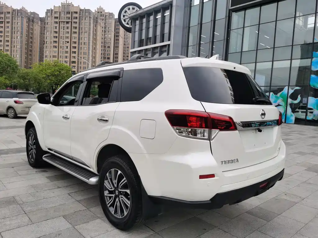 Nissan Terra 2018 2.5L AT Luxury