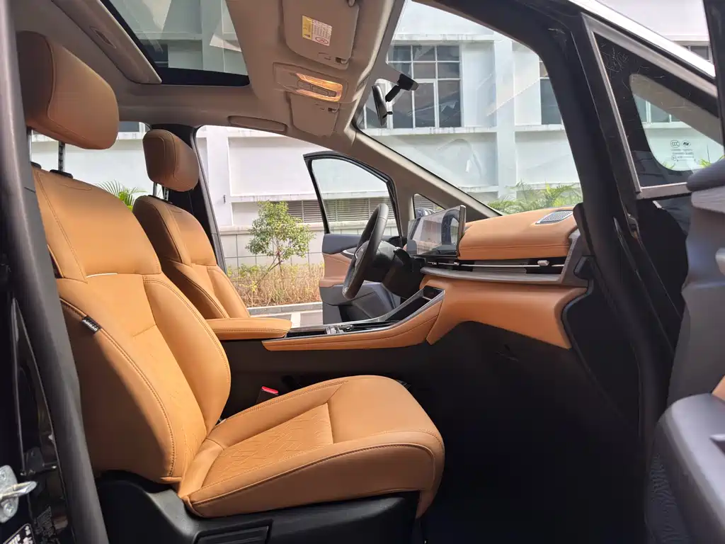 SAIC MAXUS CHASE G50 PLUG IN HYBRID