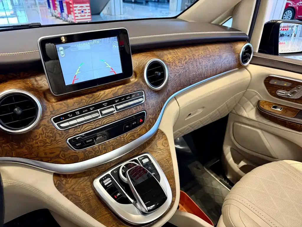 Mercedes-Benz V-Class V 2018 V 260 L Luxury Long Wheelbase VI