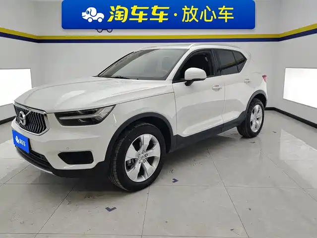 VOLVO XC40 2021
