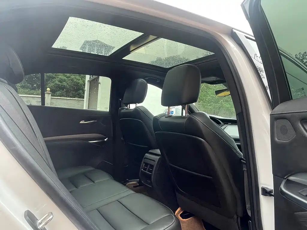 CADILLAC XT4