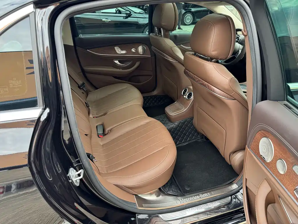 Mercedes-Benz E-Class — миниатюра 13