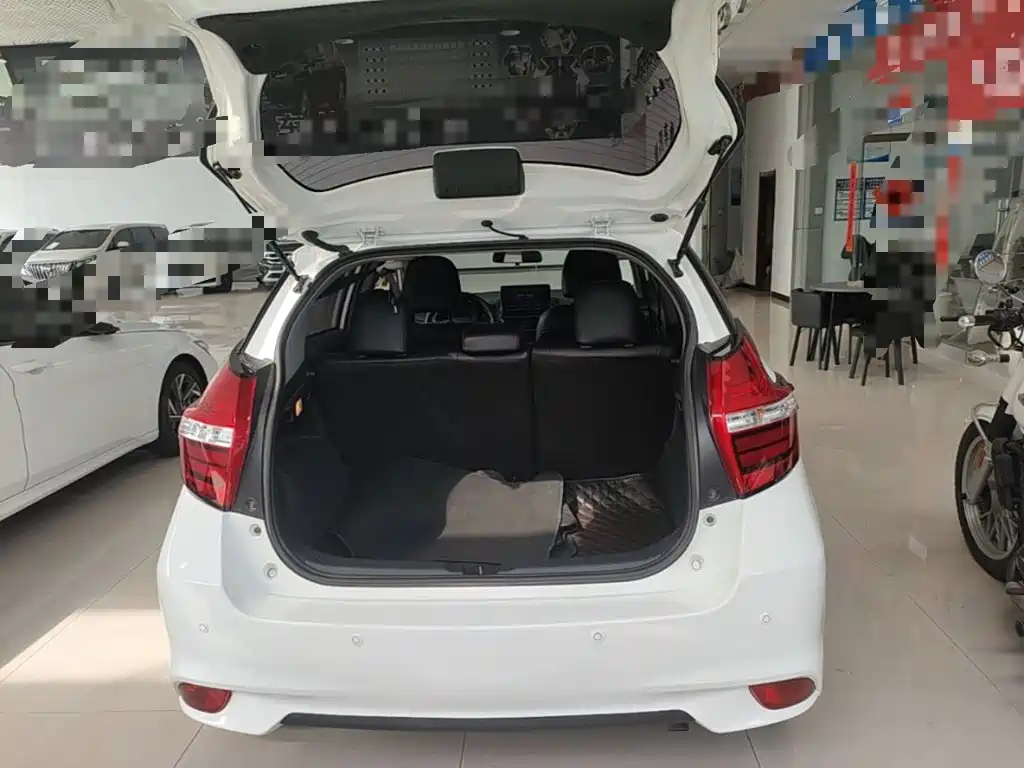 Toyota Yaris L — миниатюра 19
