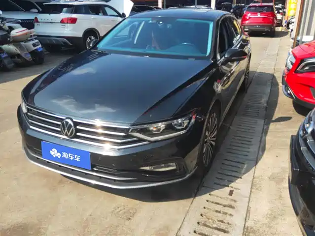 VOLKSWAGEN MAGOTAN 2020