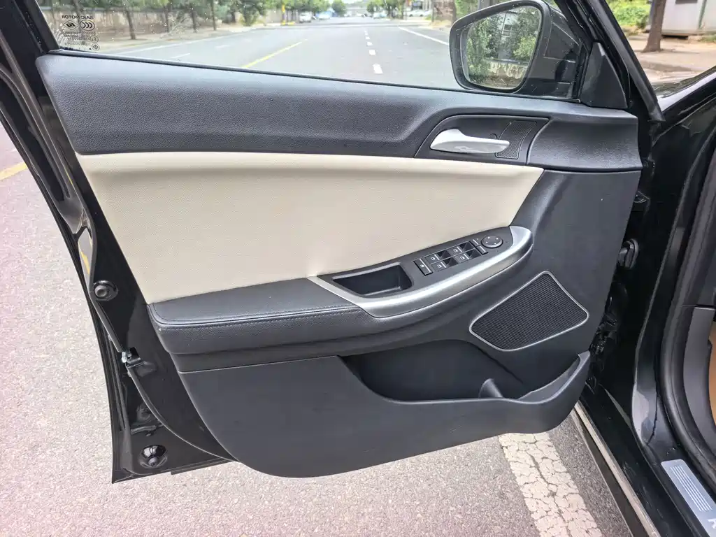 Roewe Wei Wei 550 — миниатюра 12