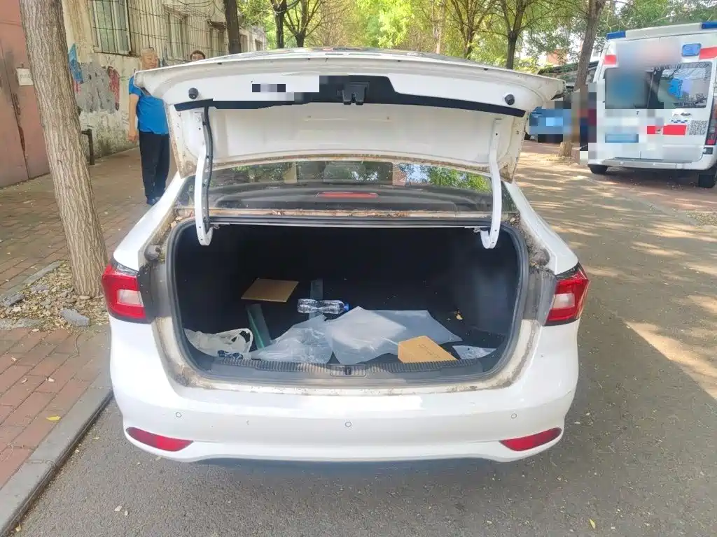 Roewe i5 — миниатюра 10