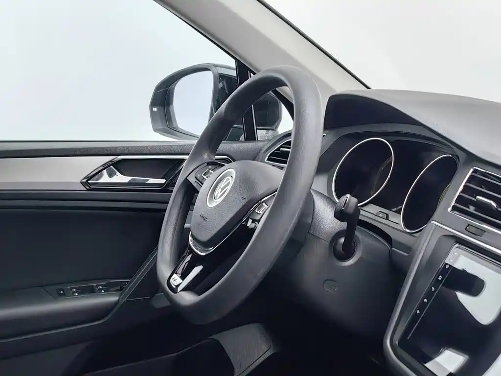 Volkswagen Tiguan L — миниатюра 22