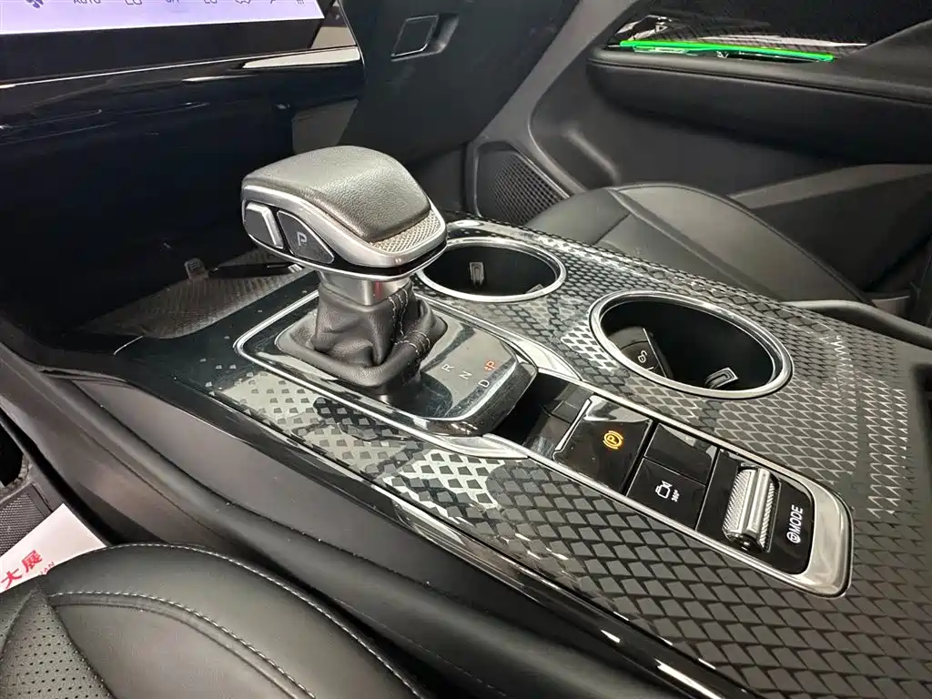 Hongqi Hongqi HS3 PHEV — миниатюра 10