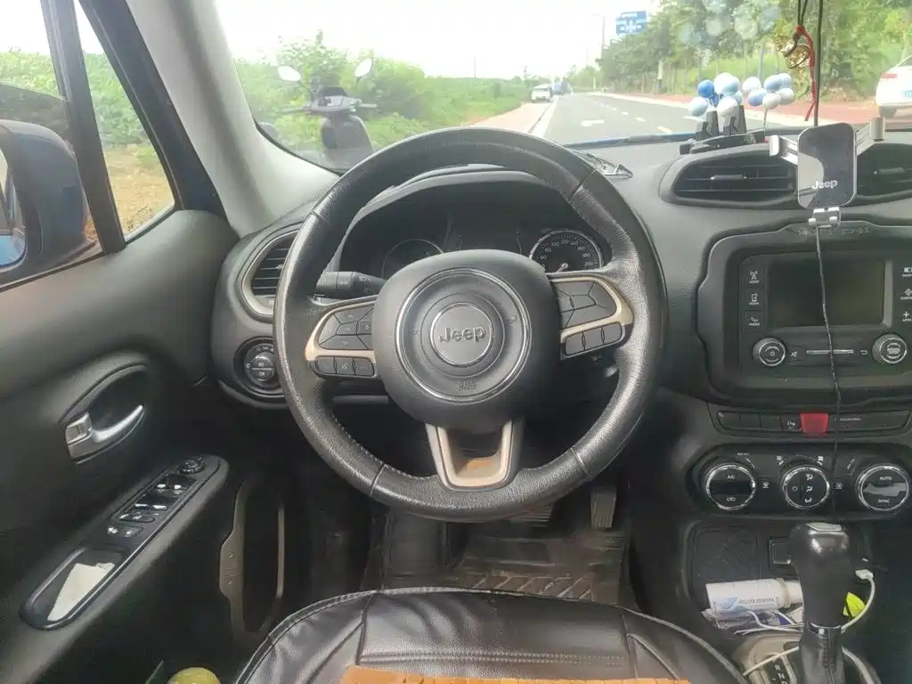 Jeep Renegade — миниатюра 7