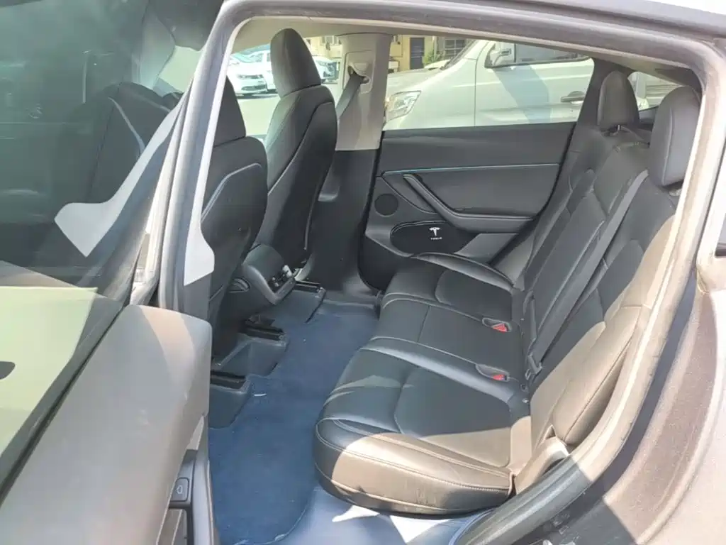 Tesla Model Y — миниатюра 17