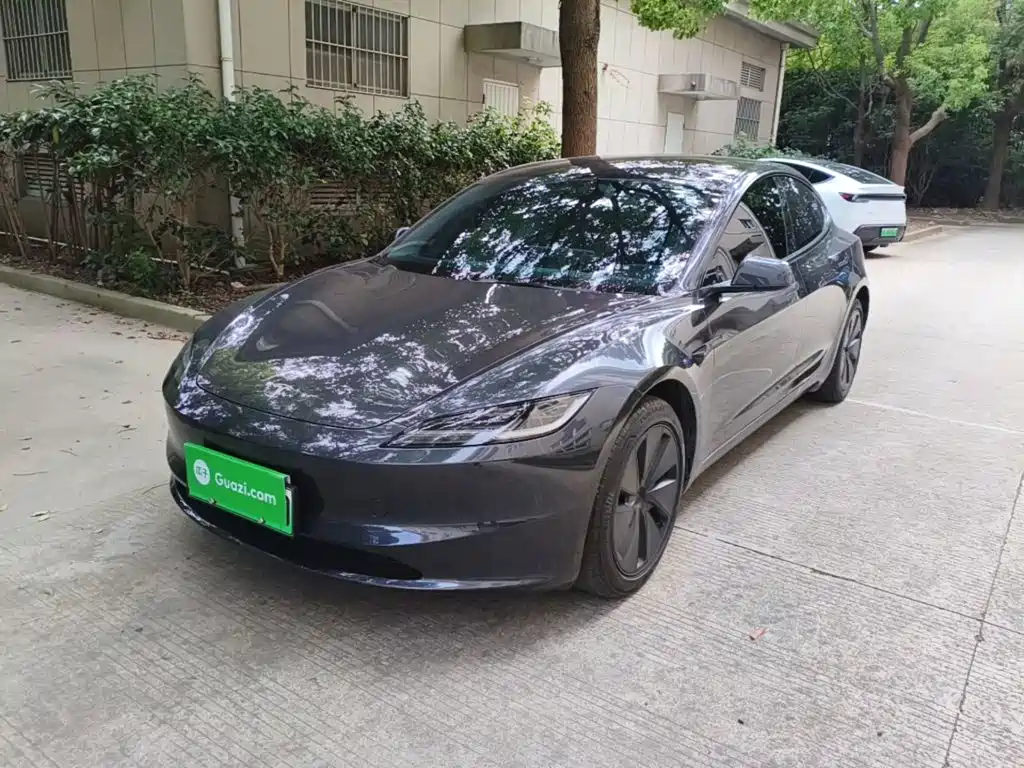Tesla Model 3 — миниатюра 2