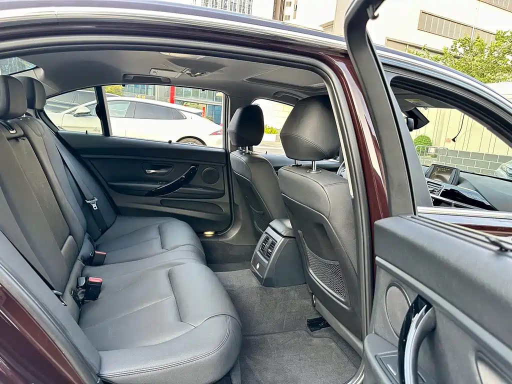 BMW 3 Series — миниатюра 13