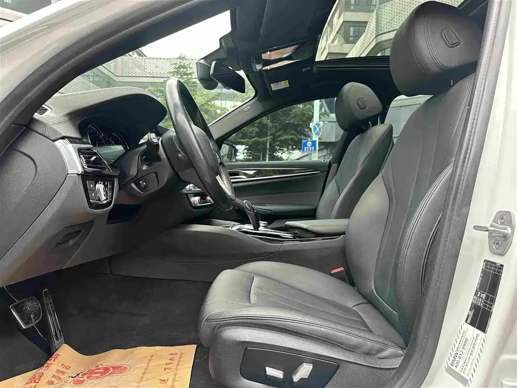 BMW 5 Series — миниатюра 4
