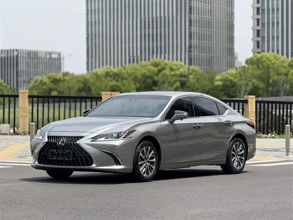 Lexus ES 2022